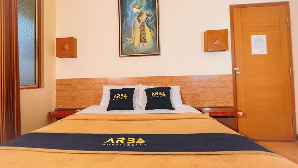 Deluxe Double Room | Desk, bed sheets