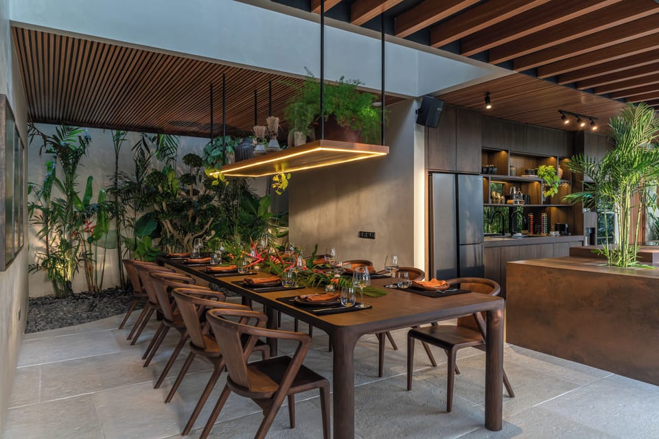 Deluxe Villa, Pool View | Dining room