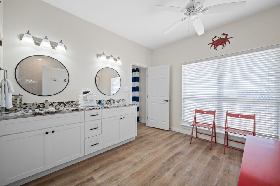 2nd Floor Bathroom w/Double Vanity