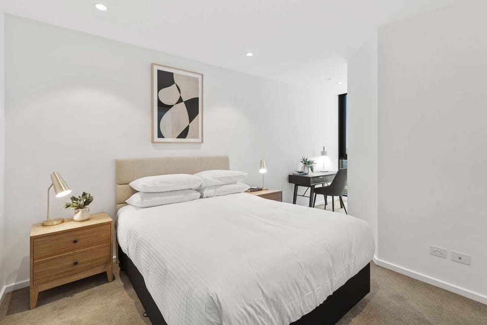 Bedroom 1/Study Nook