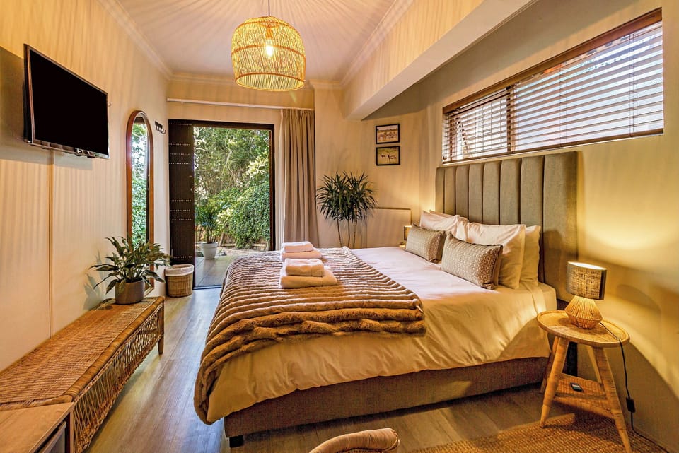 Comfort Double Room, 1 Queen Bed, Garden View | Premium bedding, down comforters, minibar, in-room safe