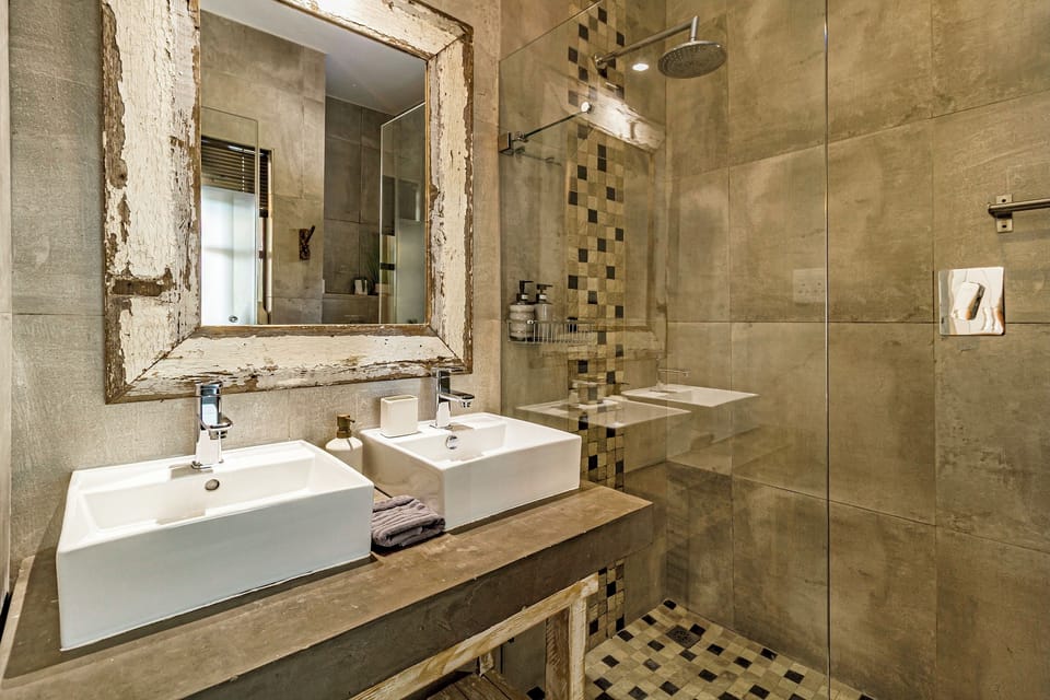 Luxury Double Room, 1 King Bed, Housekeeping, Pool View | Bathroom | Separate tub and shower, hair dryer, towels, soap