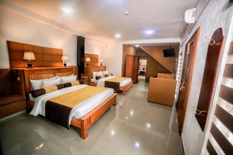 Family Suite | In-room safe, desk, iron/ironing board, free WiFi