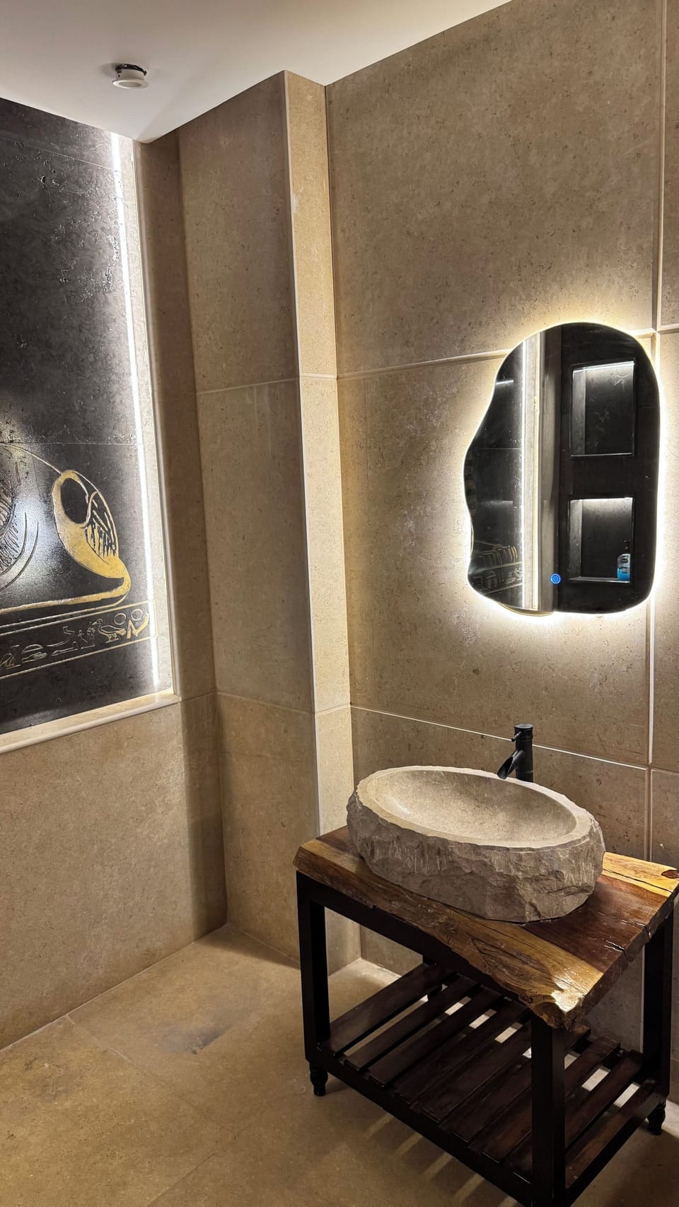 Luxury Suite, Valley View | Bathroom | Free toiletries, towels, soap, shampoo