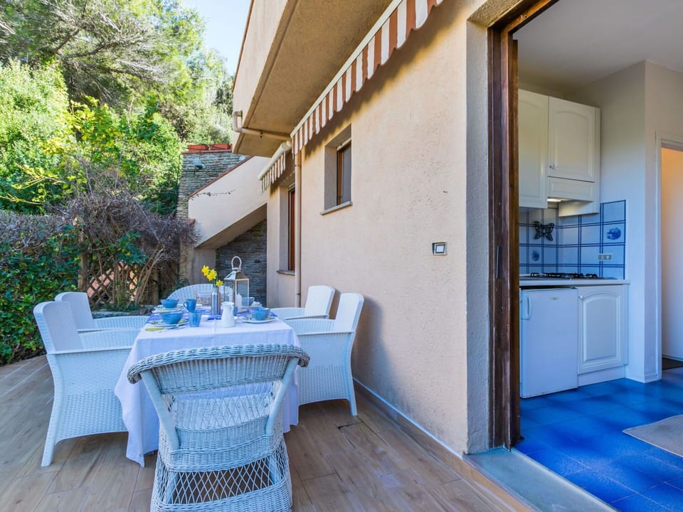 Flooring, Floor, Furniture, Home, Apartment, Chair, Wood Stain, Balcony, Shade, Kitchen & Dining Room Table