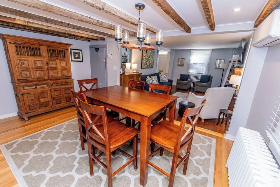 Dining room with space for 6
