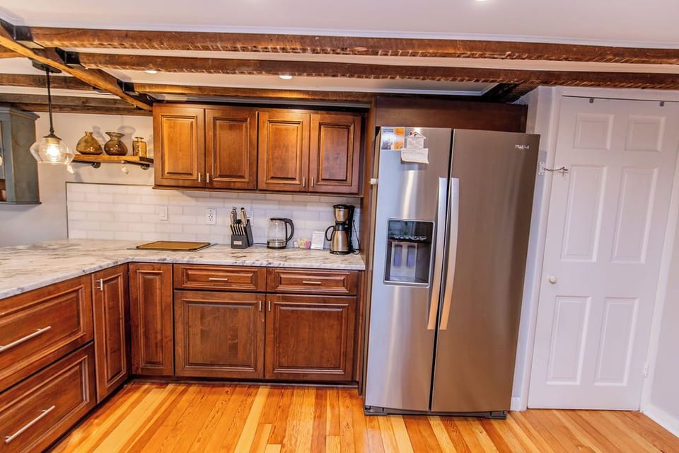 Updated kitchen with all major appliances
