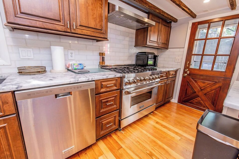 Updated kitchen with all major appliances
