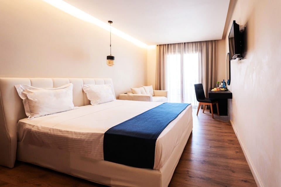 In-room safe, desk, laptop workspace, soundproofing