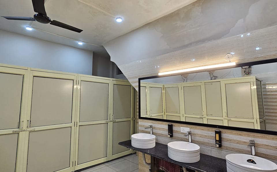 Shower, free toiletries, hair dryer (on request), towels