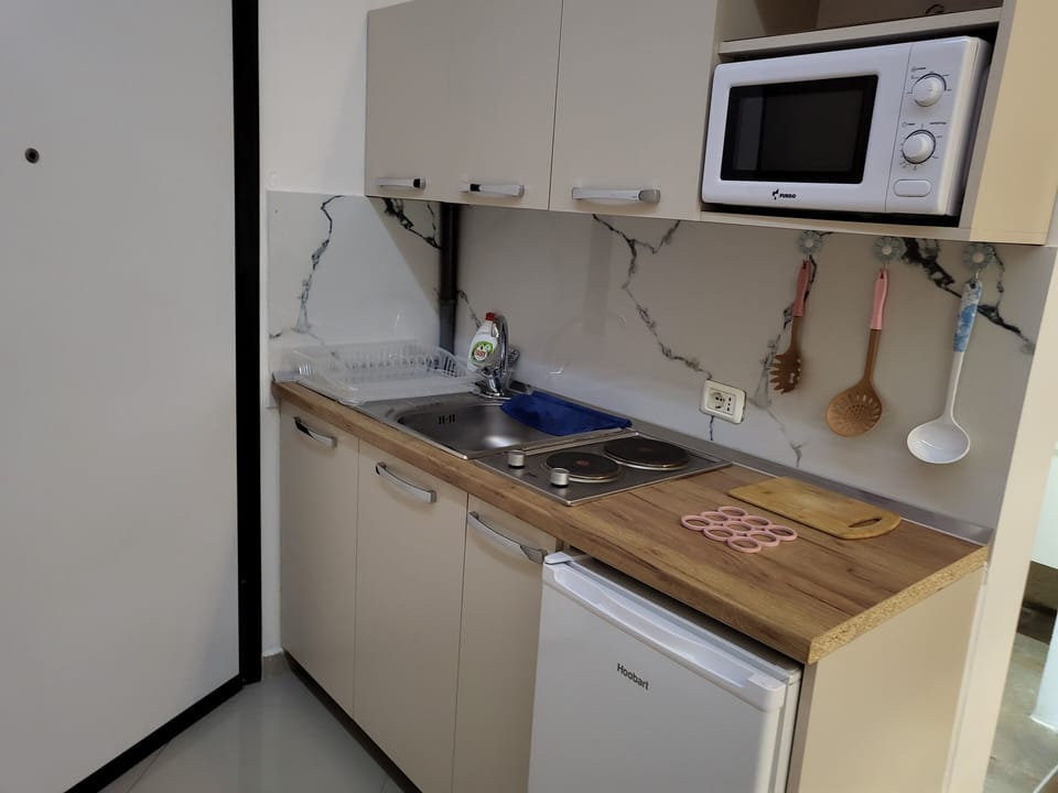 Standard Studio, Courtyard View | Desk, soundproofing, iron/ironing board, free WiFi