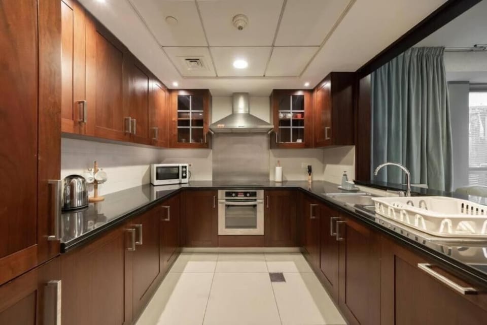 Apartment, Balcony, City View | Private kitchen | Electric kettle