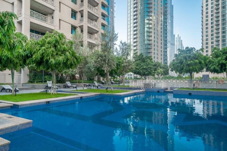 2 outdoor pools