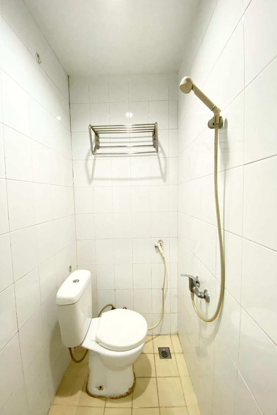 Shower, free toiletries, towels, soap