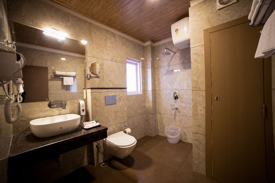 Premium Triple Room, Balcony, Valley View | Bathroom | Shower, rainfall showerhead, free toiletries, hair dryer