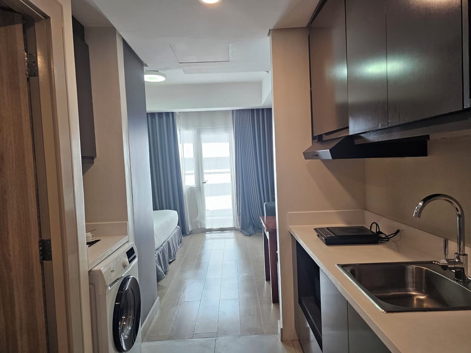 Standard Studio, City View | Private kitchen | Full-size fridge, microwave, stovetop, electric kettle
