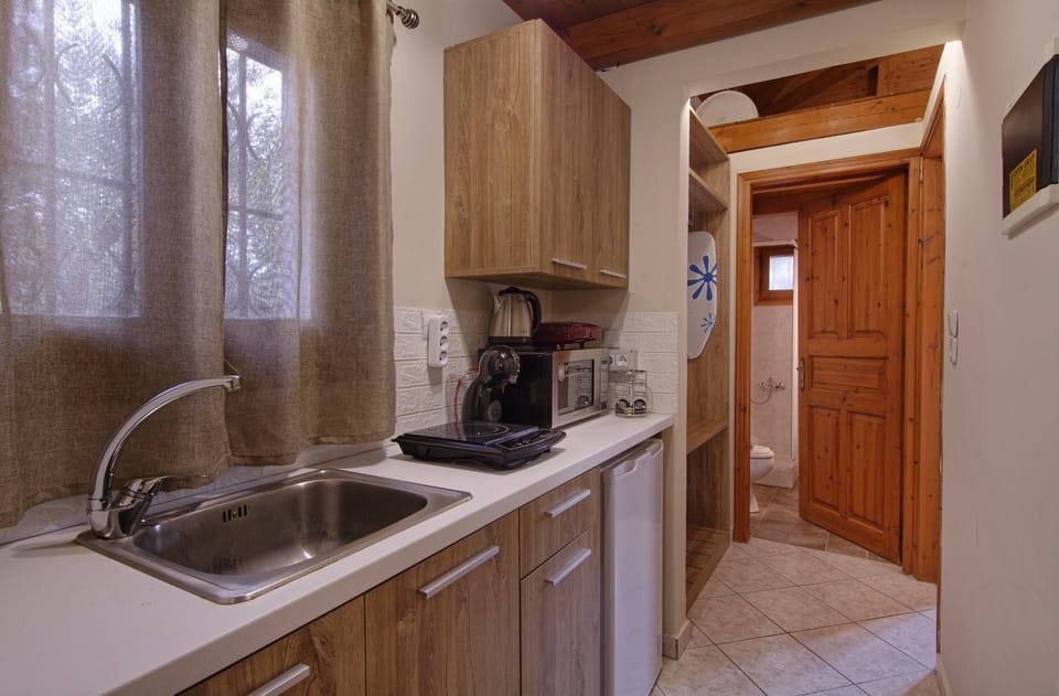 Standard Cottage, 1 Bedroom, Garden View | Private kitchen | Mini-fridge, microwave, stovetop, cookware/dishes/utensils
