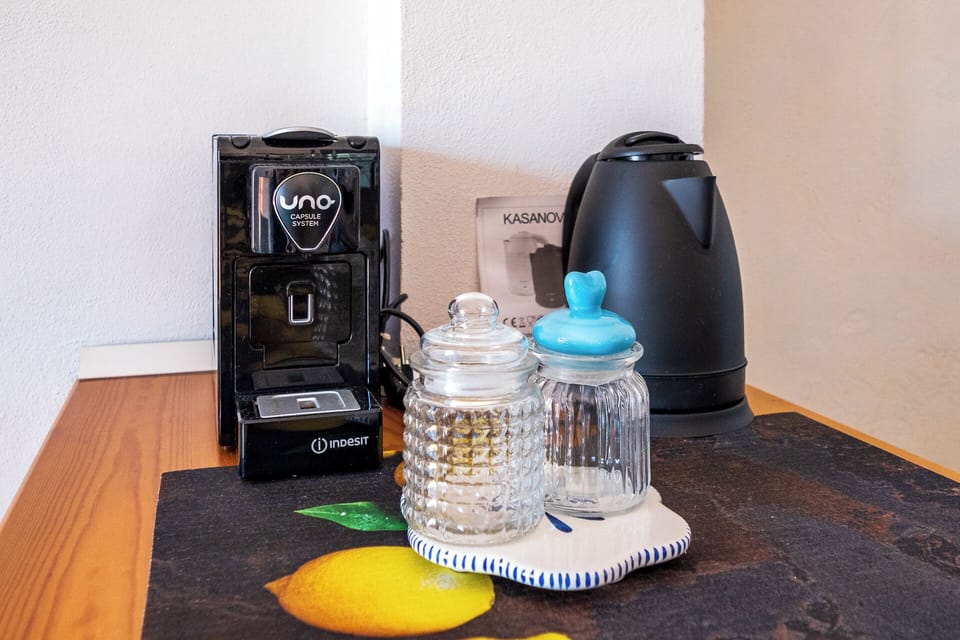 Espresso maker, electric kettle