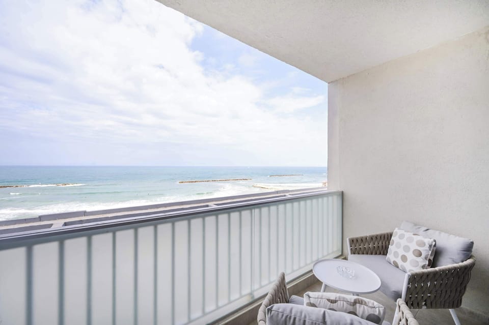 balcony sea view