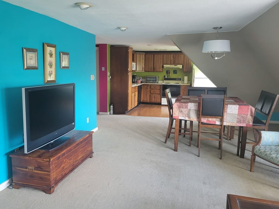 Dining/kitchen