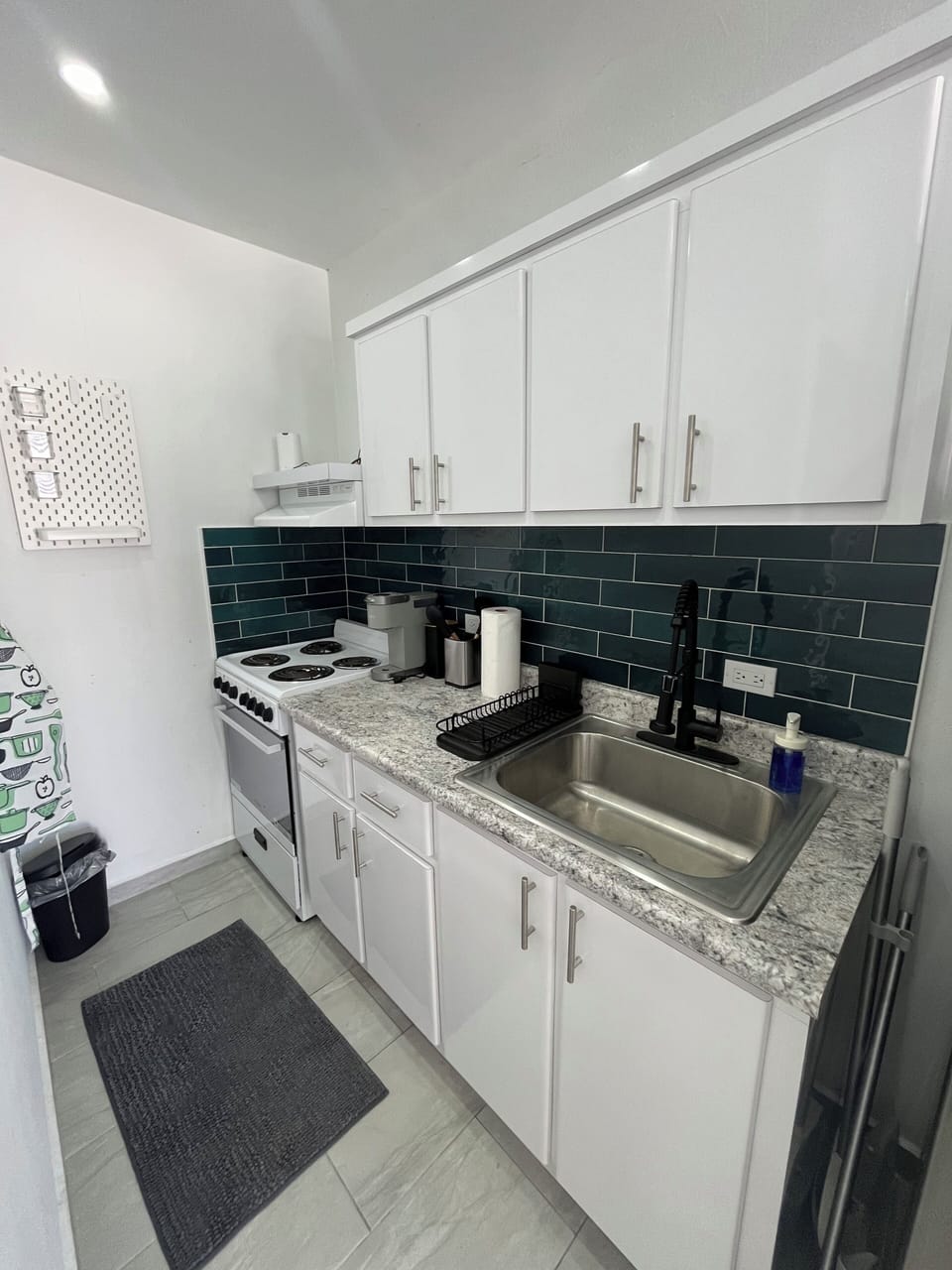 Comfort Apartment, 2 Queen Beds, Kitchen, Poolside | Private kitchen | Coffee/tea maker, toaster, cleaning supplies