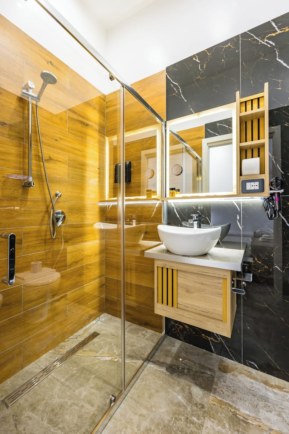 Comfort Double or Twin Room | Bathroom | Shower, hair dryer, slippers, bidet