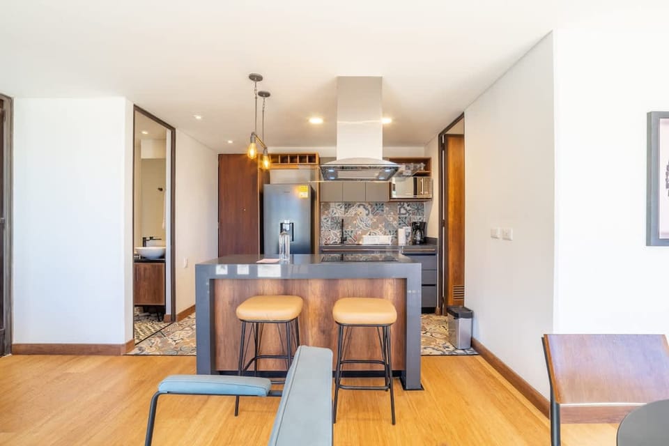 House | 2 bedrooms, desk