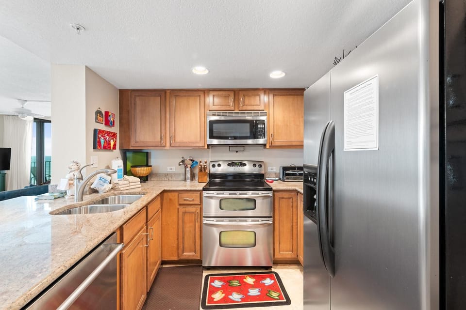 Condo, Multiple Beds (Perdido Towers West 1005) | Private kitchen | Oven, toaster, paper towels