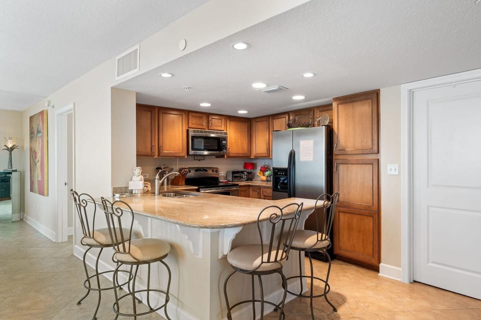 Condo, Multiple Beds (Perdido Towers West 1005) | Private kitchen | Oven, toaster, paper towels