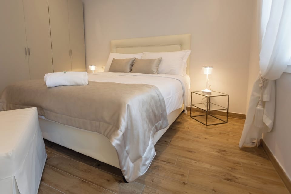 Deluxe Apartment | In-room safe, soundproofing, free WiFi, bed sheets