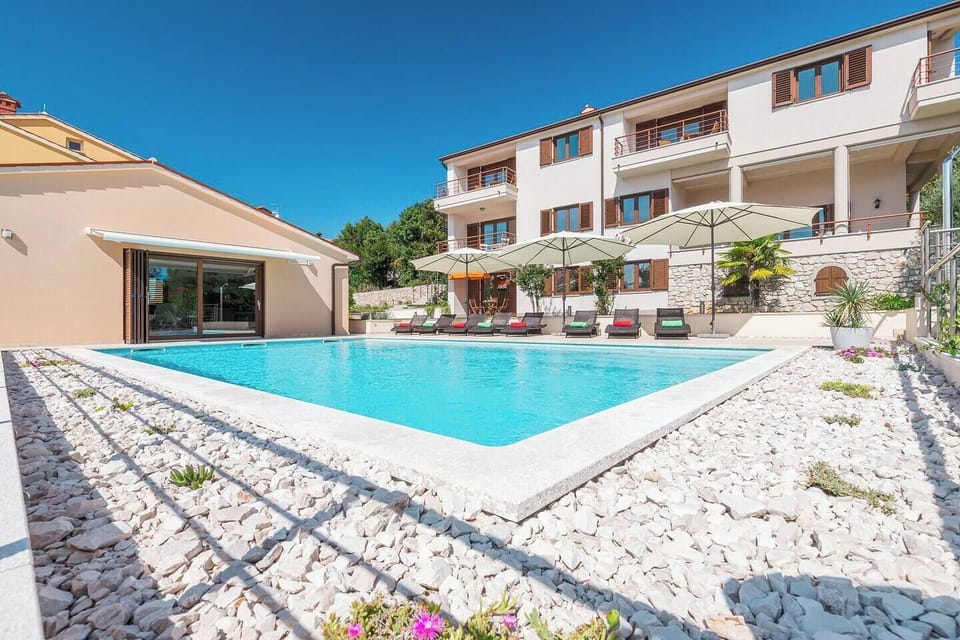 Pool (1)