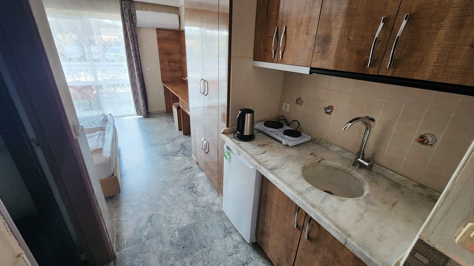 Standard Studio | Private kitchen | Mini-fridge, stovetop, cookware/dishes/utensils