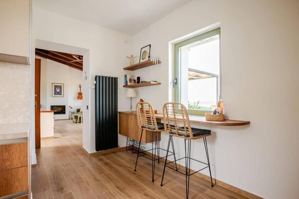 Breakfast bar in the kitchen 