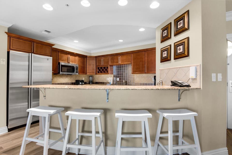 Condo, Multiple Beds (Emerald Grande W928) | Private kitchen | Oven, toaster