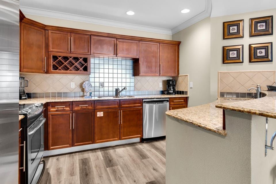 Condo, Multiple Beds (Emerald Grande W928) | Private kitchen | Oven, toaster