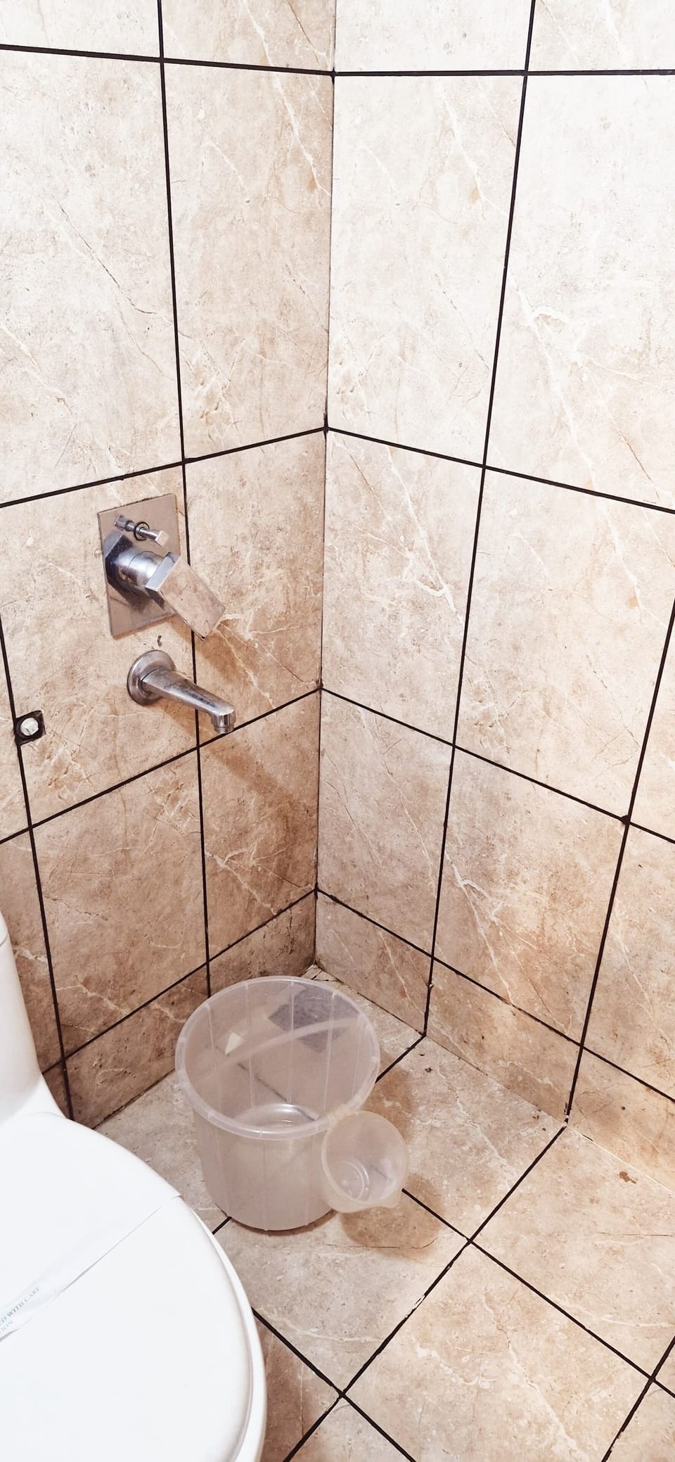 Classic Double Room | Bathroom | Shower, free toiletries, soap, shampoo
