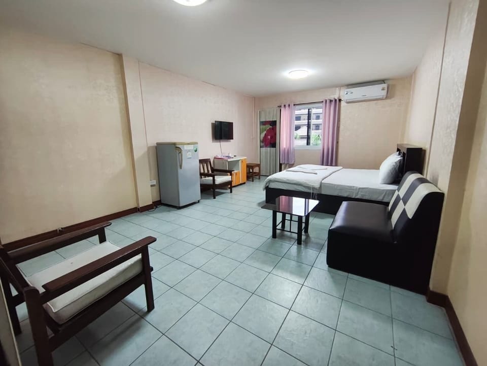 Deluxe Double Room, 1 Bedroom, Balcony, City View | In-room safe, iron/ironing board, free WiFi