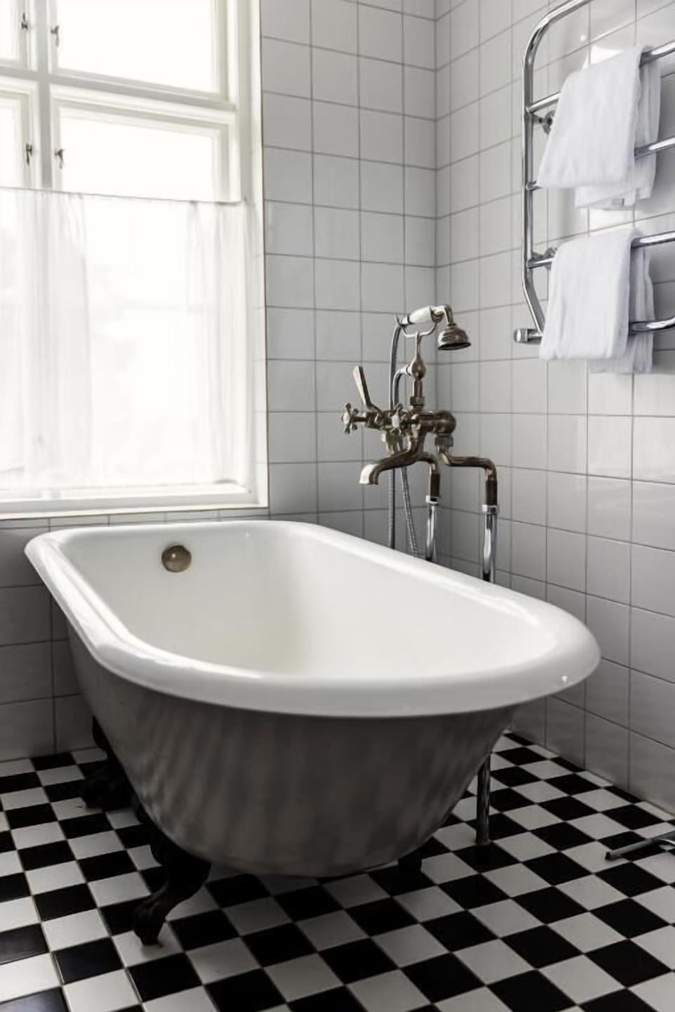 Deluxe Suite, Sea View | Bathroom | Shower, towels, soap, shampoo