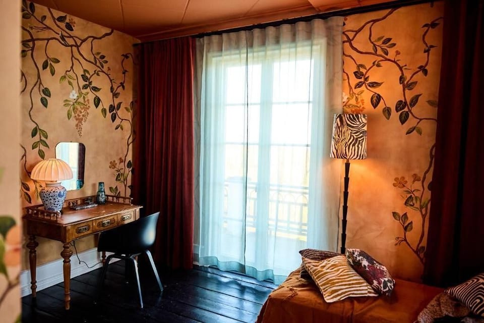 Deluxe Suite, Sea View | Interior