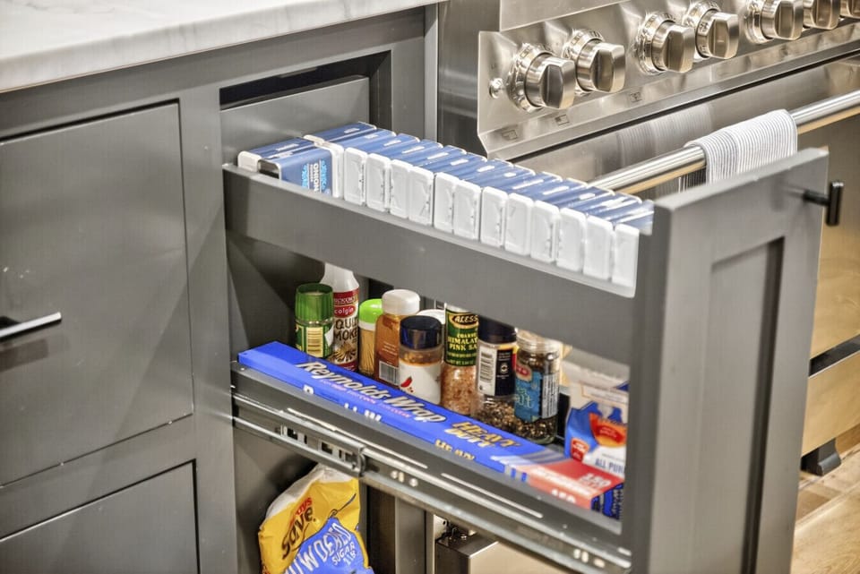 Kitchen: Fully stocked with essentials for delightful meals and culinary adventures!