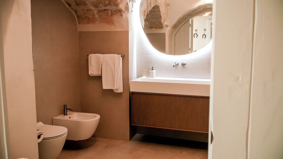 Deluxe Triple Room | Bathroom | Shower, hair dryer, slippers, towels