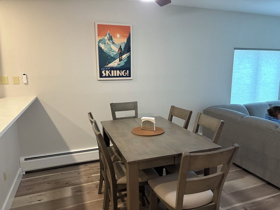 Dining Area (seating for 6)