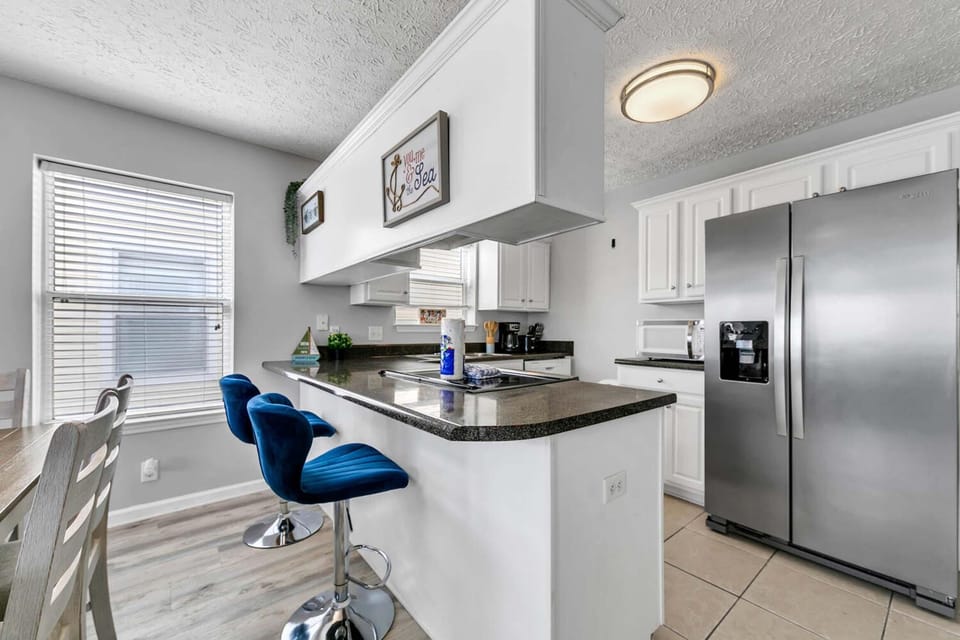 Townhome, Multiple Beds (High Tides) | Private kitchen | Oven, cookware/dishes/utensils
