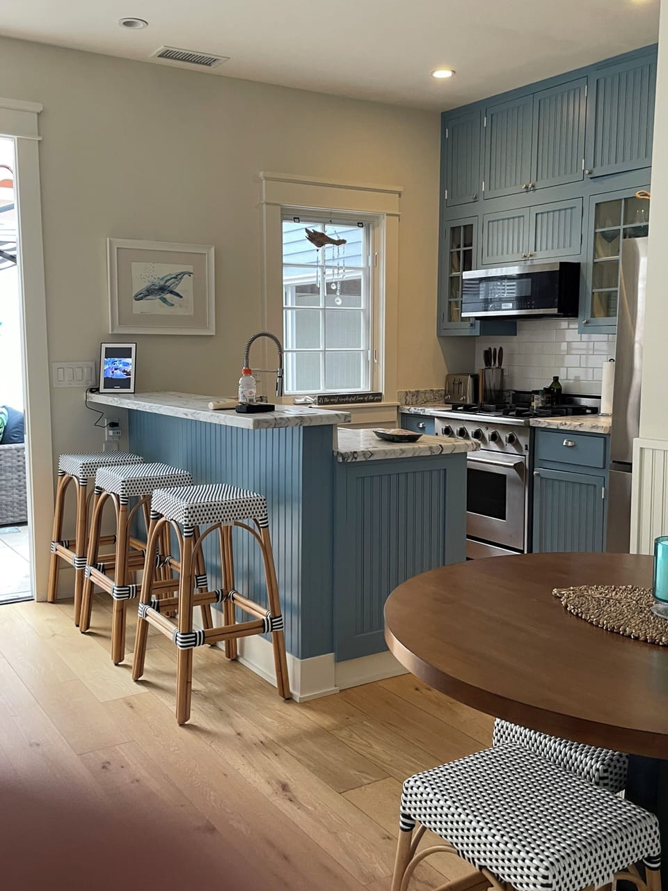 Gourmet Kitchen w/bar seating