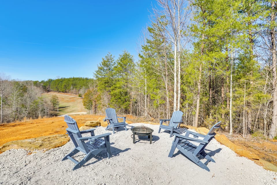 Private Backyard Area | Single-Story Cabin | Fire Pit