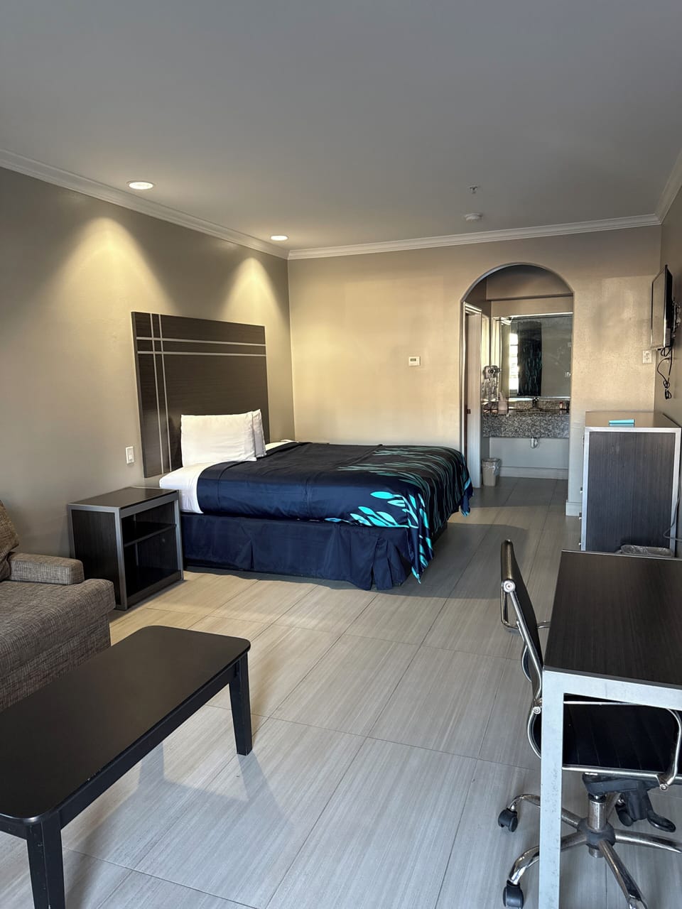Desk, iron/ironing board, free WiFi, bed sheets