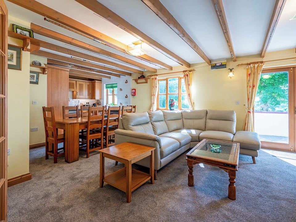 Open plan living space | Royale - Gables Getaways, Beaworthy