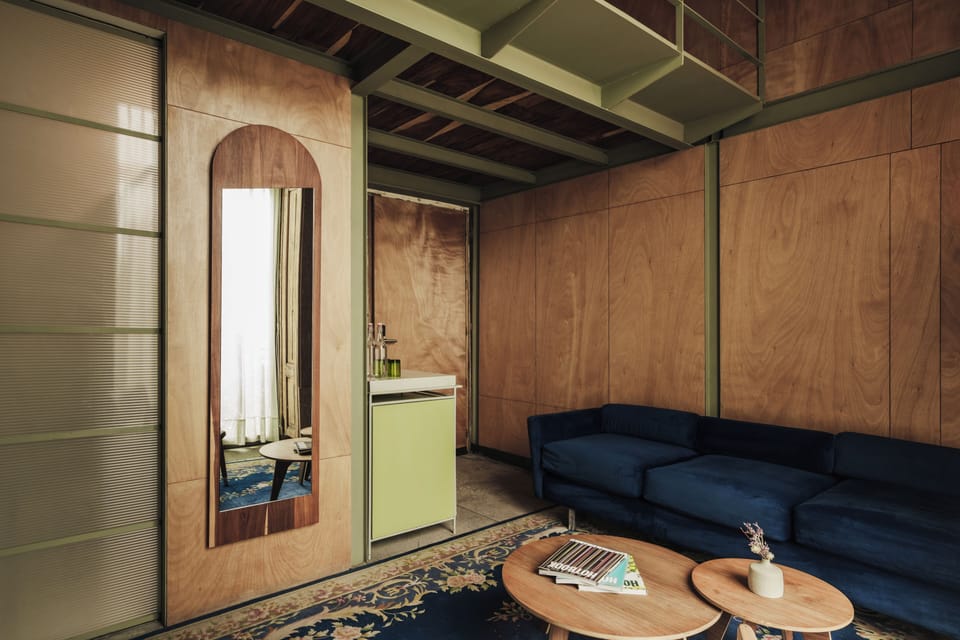 Deluxe Room | Living area