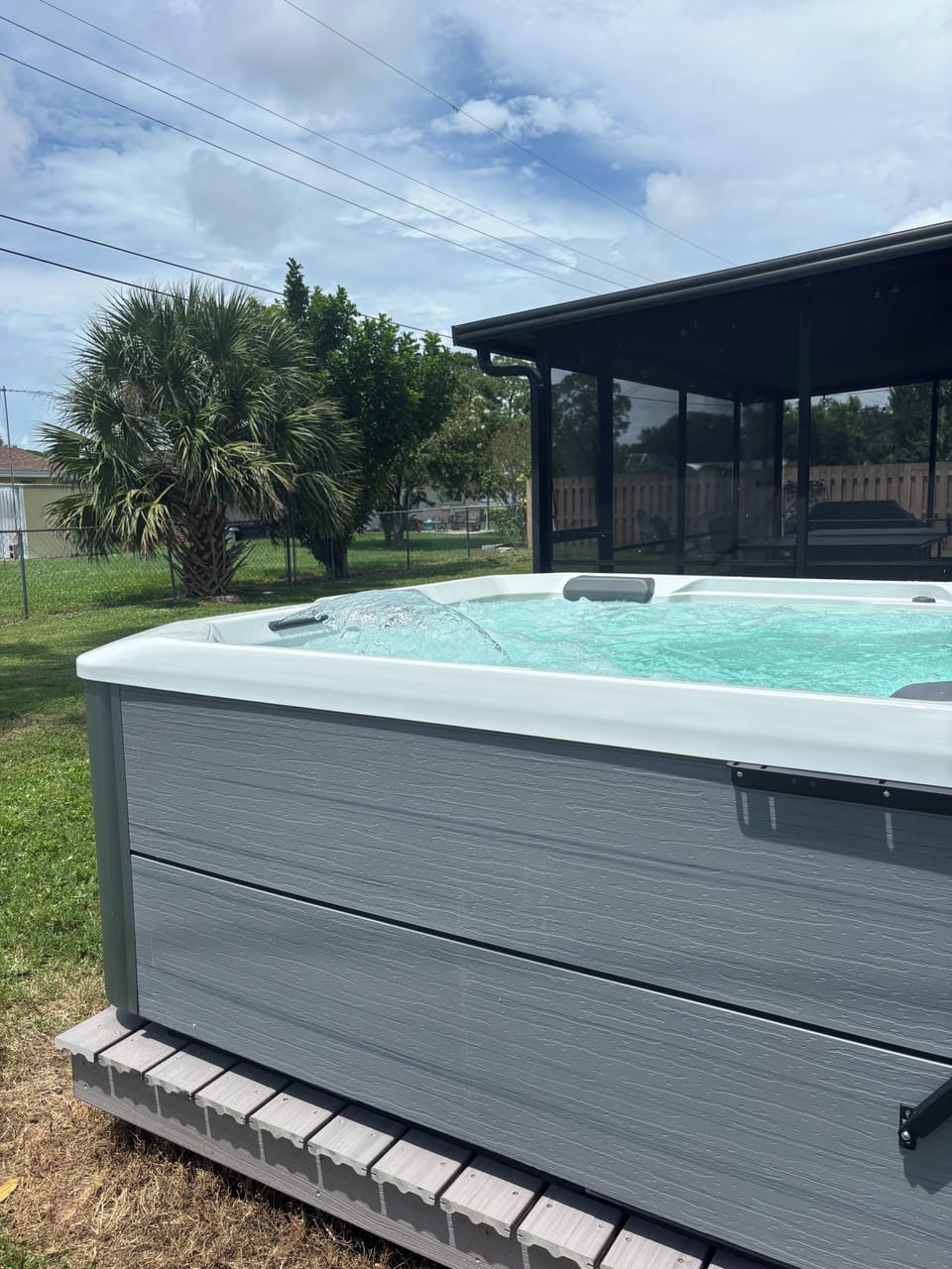 Outdoor spa tub