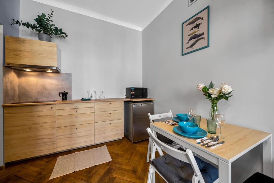 Kitchen with Microwave | Book Now with RENTUJEMY.COM